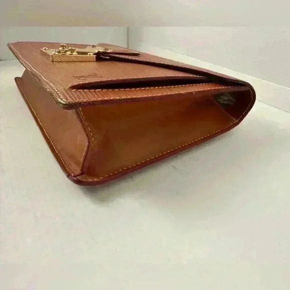 Authentic vintage Louis Vuitton epi clutch ~ brown - Picture 10 of 16